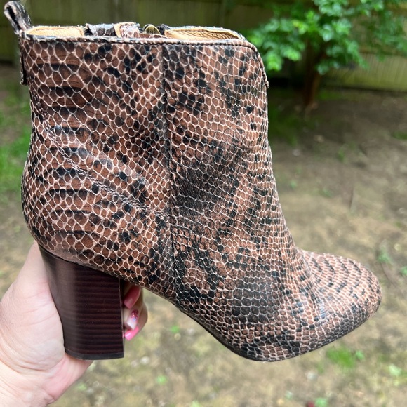 Lucca Lane Avra Brown Snakeskin Ankle Booties size 8.5 - Picture 2 of 10